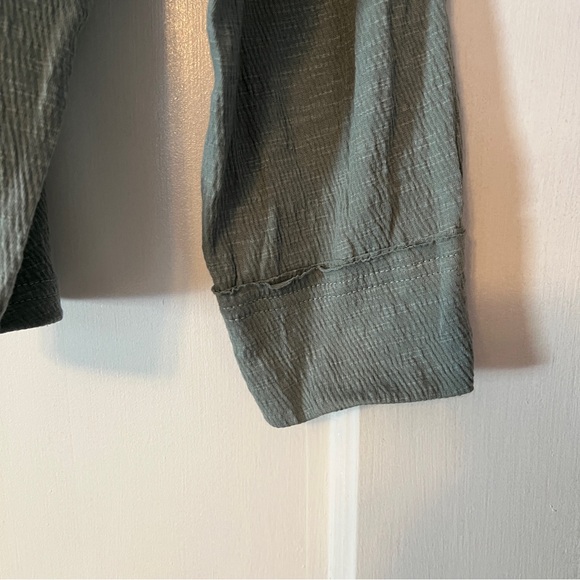 Easel Ruffle Sleeve Boho Top - Picture 4 of 9